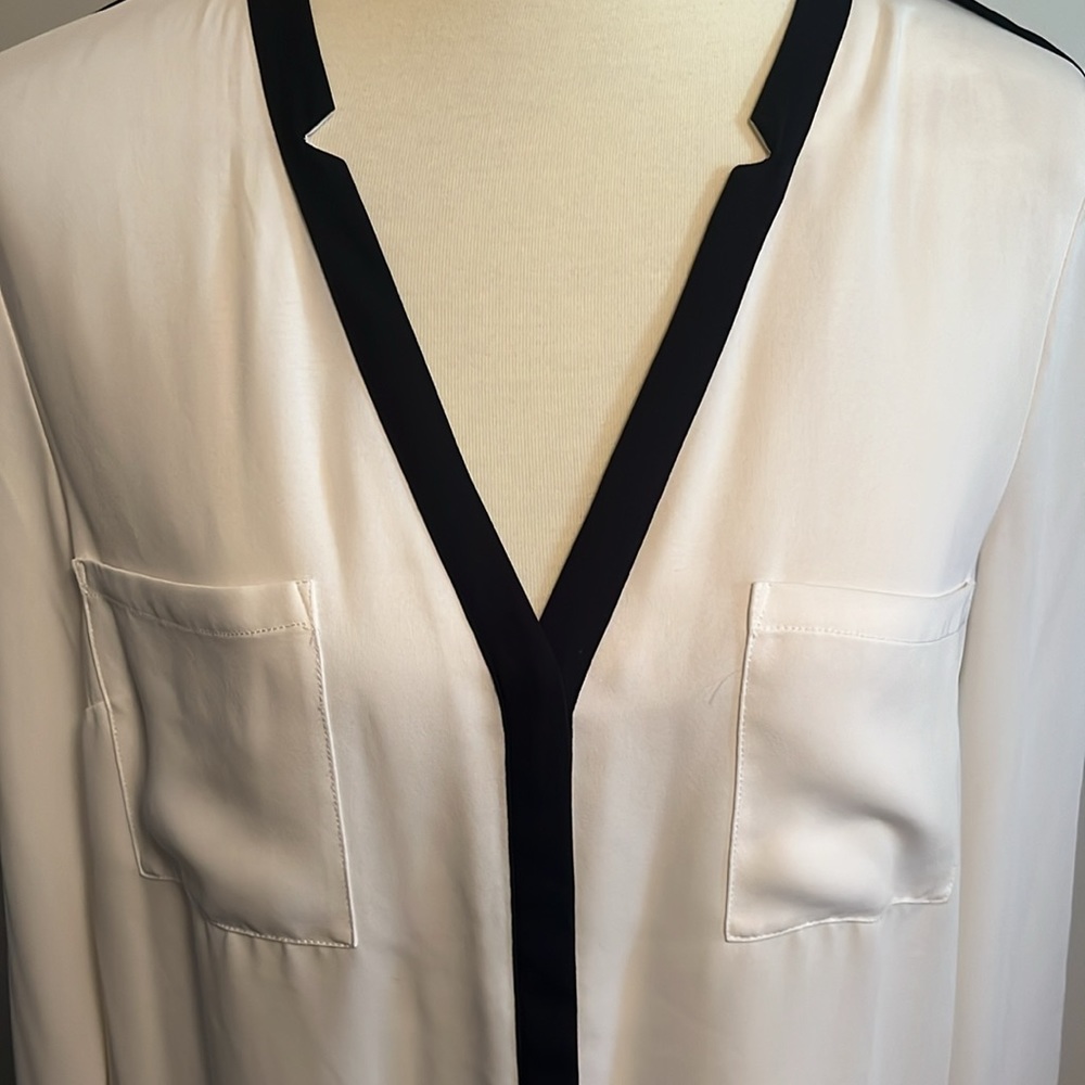 H&M — Black and White Contrast Top - Picture 3 of 3